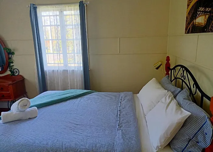 Quiet Private Central Cozy 3Bdrm Free Parking