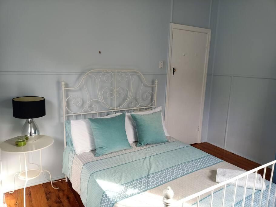 Holiday home Quiet Private Cozy 3bdrm Free Parking *
