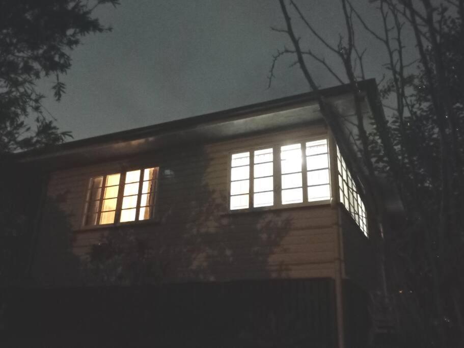 Quiet Private Cozy 3bdrm Free Parking Holiday home *