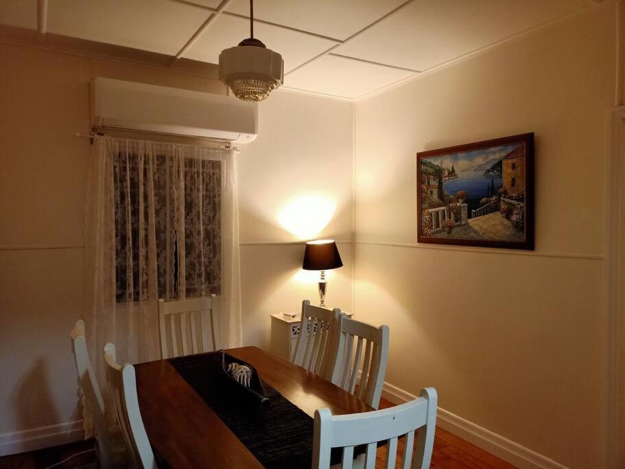Quiet Private Cozy 3bdrm Free Parking *