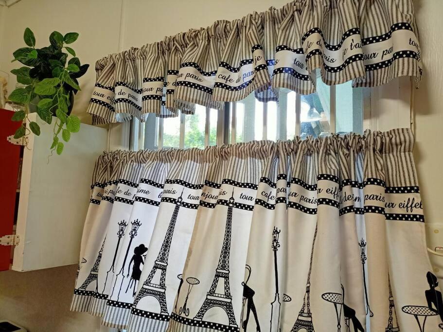 Quiet Private Cozy 3bdrm Free Parking Holiday home
