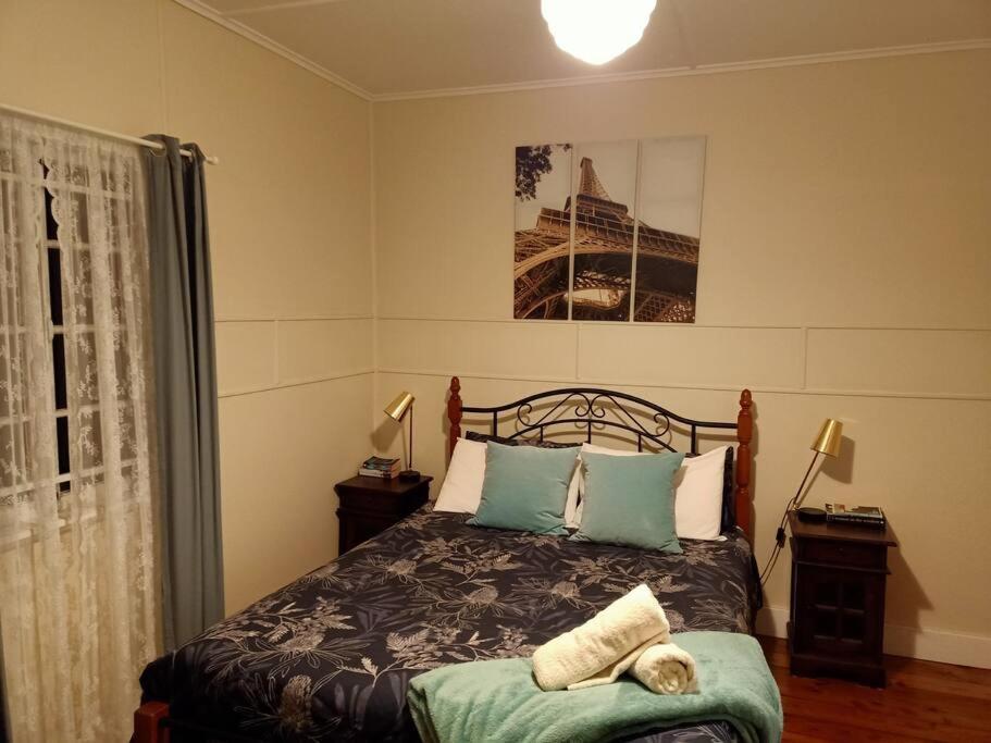 Quiet Private Cozy 3bdrm Free Parking Holiday home